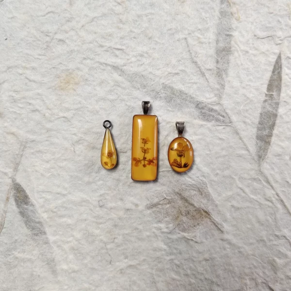 VINTAGE PRESSED FLOWER PENDANT (RETANGLE)