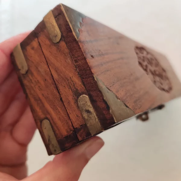 HANDCRAFTED WOODEN BOX - Afbeelding 2