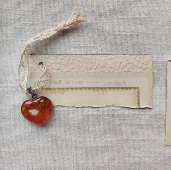 SILVER AMBER PENDANT