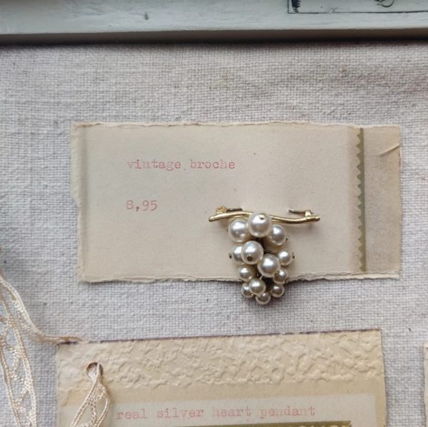 BROOCHE