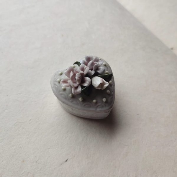 HEARTSHAPED PORCELAIN