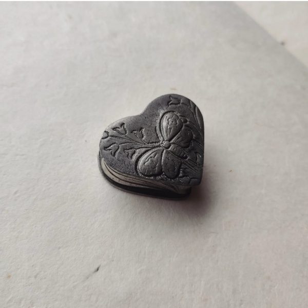 HEARTSHAPED TIN