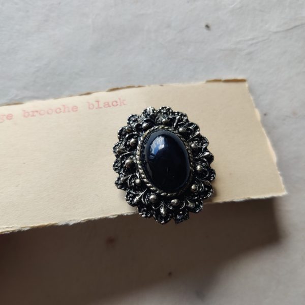 VINTAGE BROOCHE BLACK