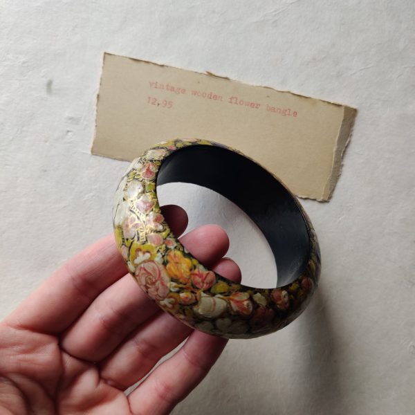 VINTAGE WOODEN FLOWER BANGLE