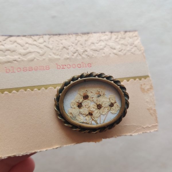 BRASS BLOSSOM BROOCHE