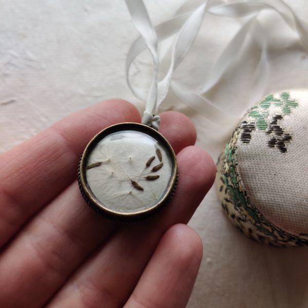 ANTIQUE DANDELION LOCKET - Afbeelding 2