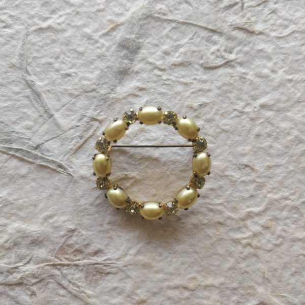 PEARLY BROOCHE