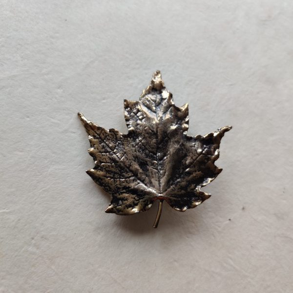 LEAVE BROOCHE