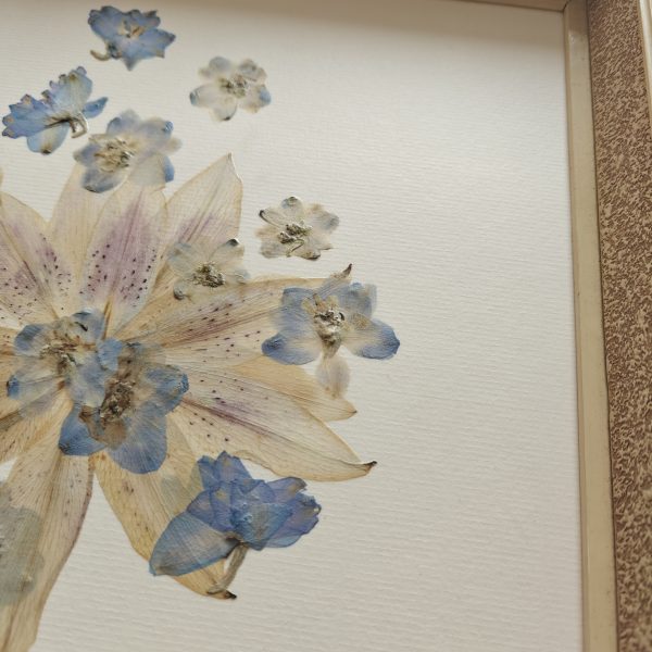 LILY AND DELPHINIUMS - Afbeelding 2