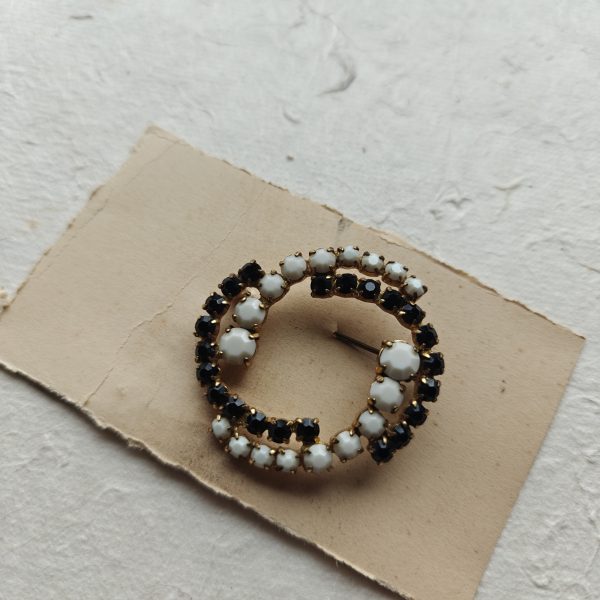 ROUND BROOCHE